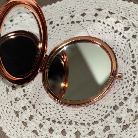 Sparkling Compact Mirror - Picture 4 of 6